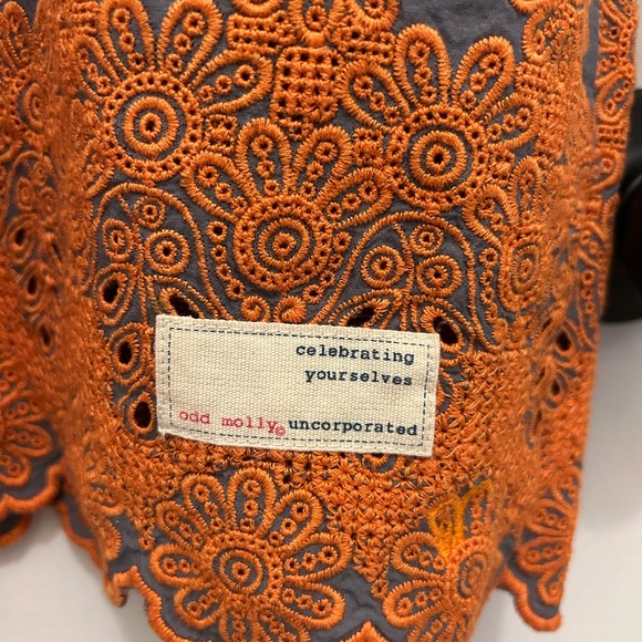 ODD MOLLY 100% COTTON GRAY BLOUSE WITH INTRICATE EMBROIDERY SIZE 2/MEDIUM - Picture 6 of 10